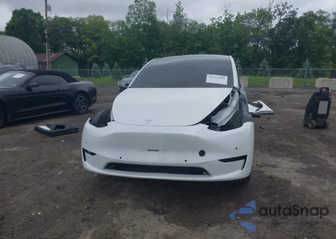 2021 Tesla Model Y Long Range Dual Motor All-Wheel Drive z USA, uszkodzony, nr VIN 5YJYGDEE8MF085574
